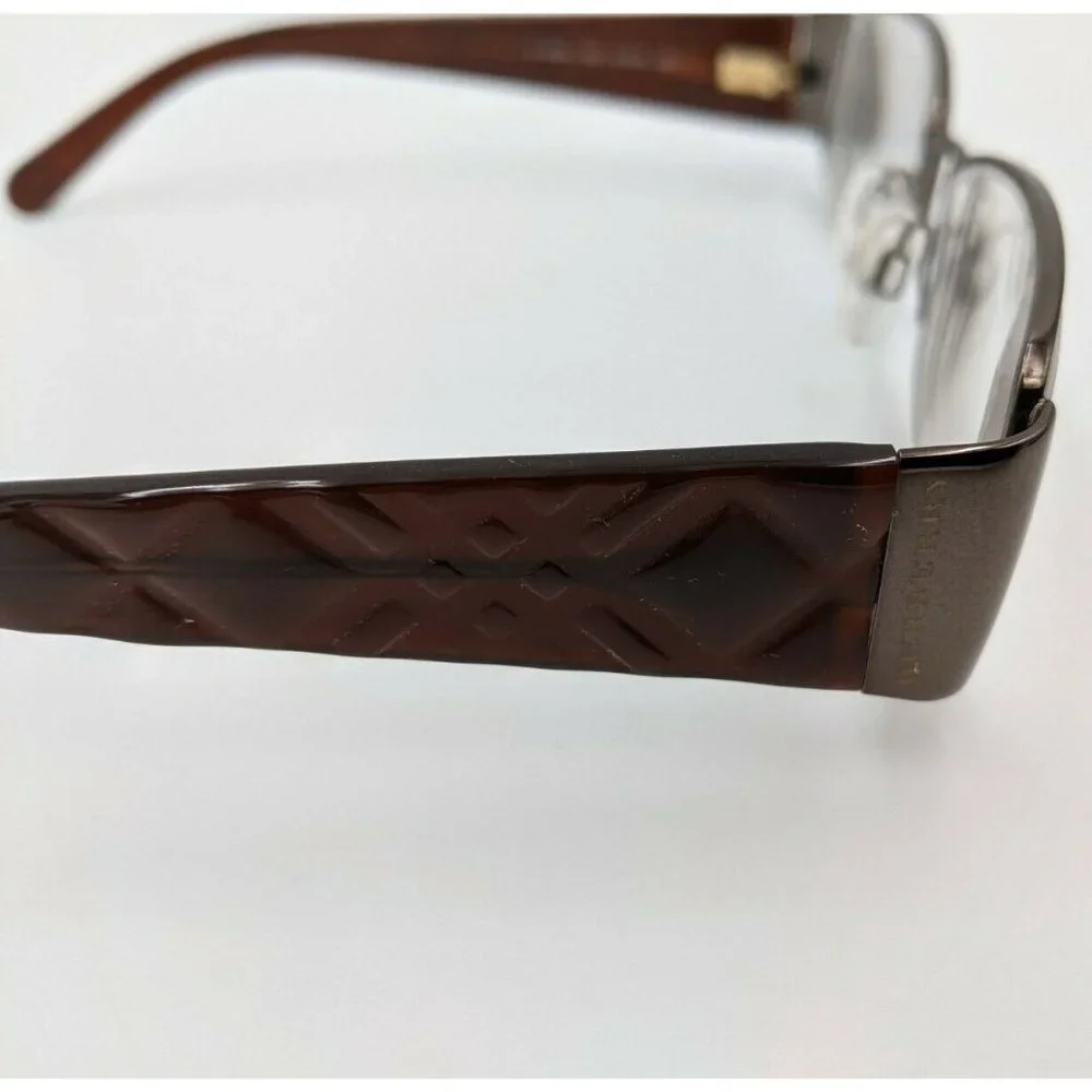 Burberry classic metal